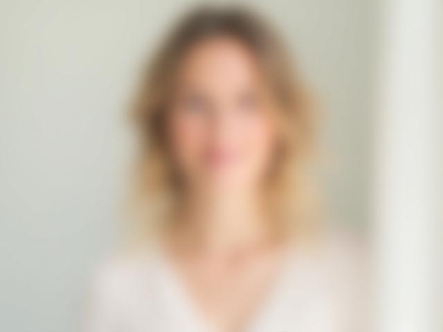 Anna, a festőművész és tervező portréja